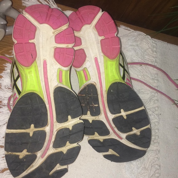 asics running shoes - Picture 5 of 6